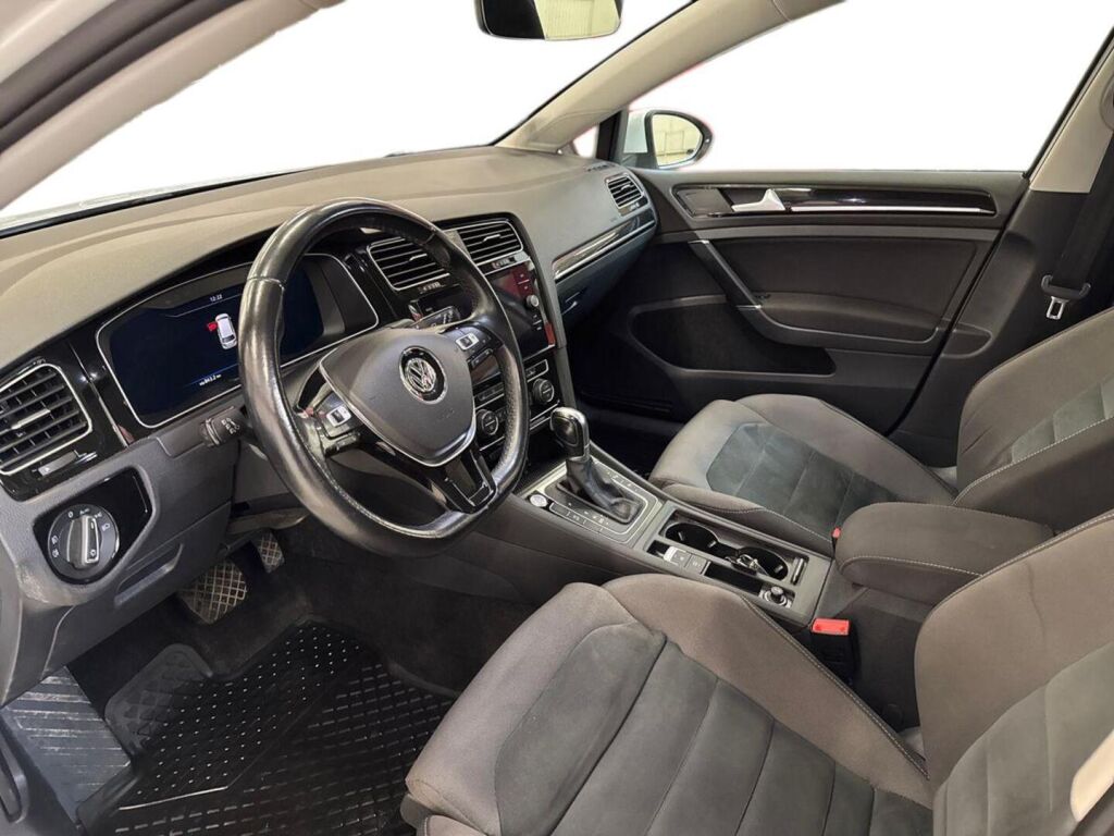 Volkswagen Golf 2018 Valkoinen