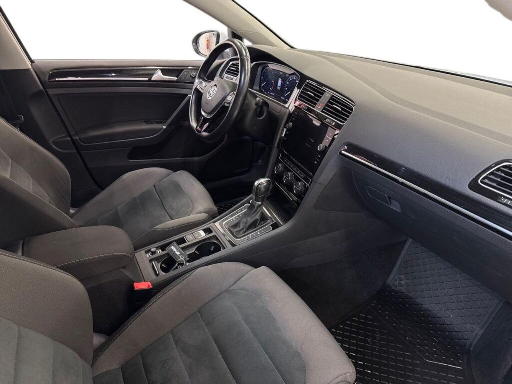 Volkswagen Golf 2018 Valkoinen