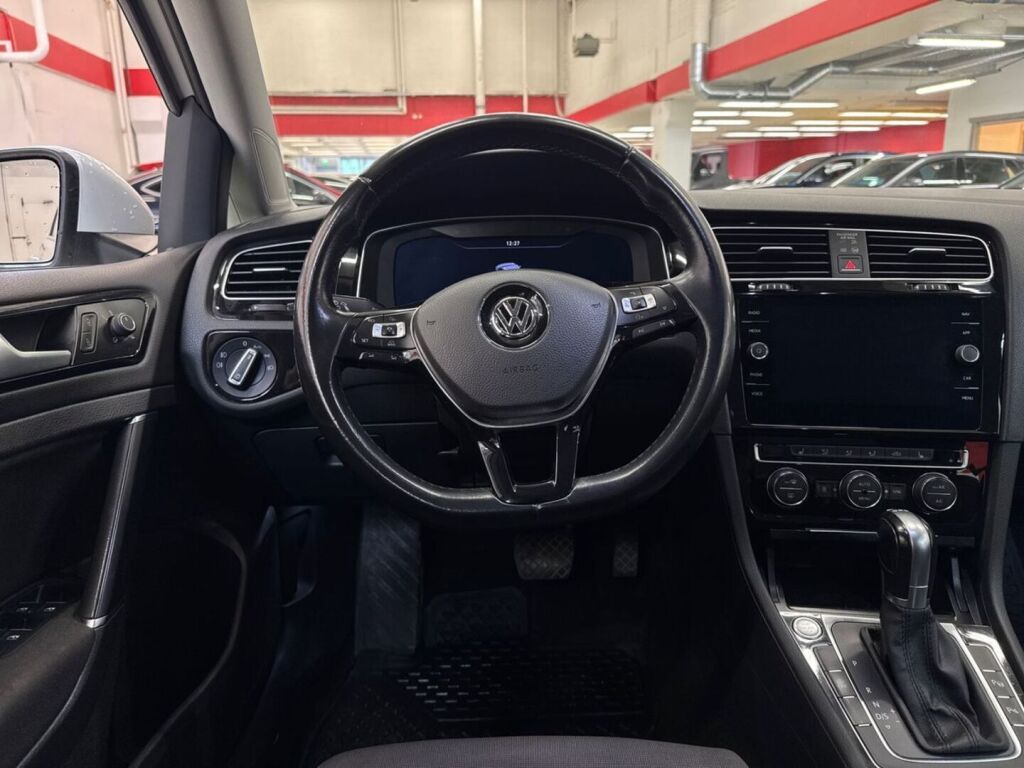 Volkswagen Golf 2018 Valkoinen