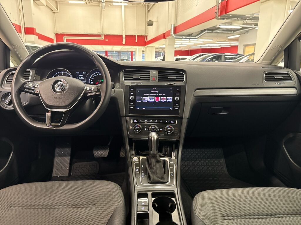 Volkswagen Golf 2018 Keltainen