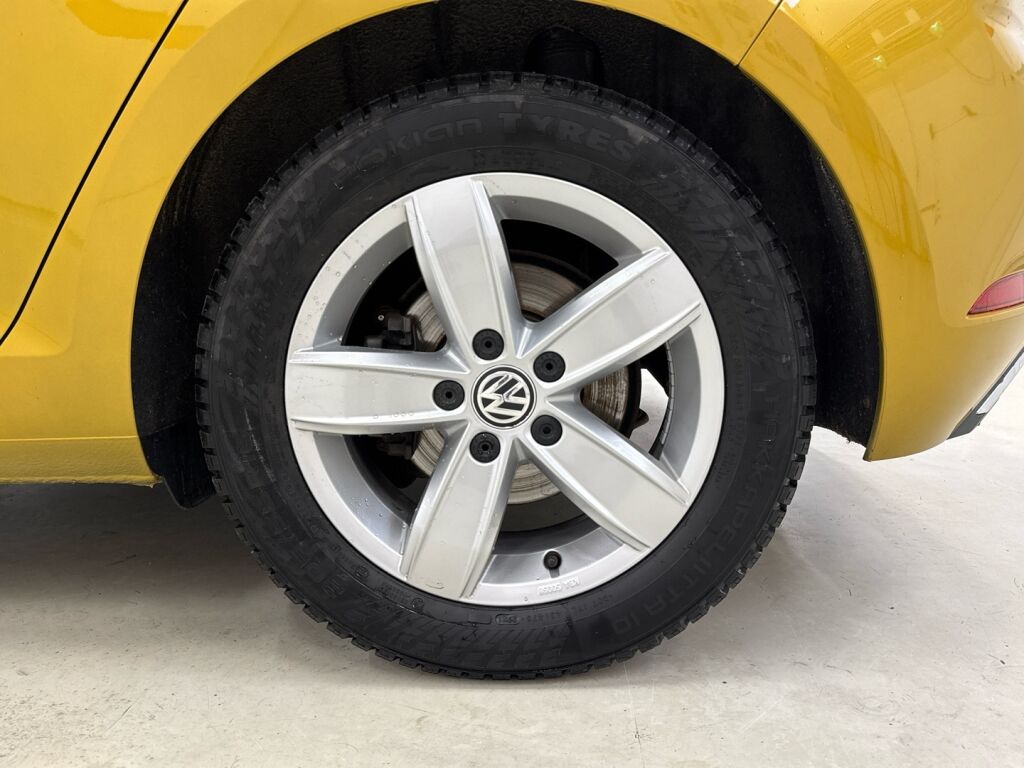 Volkswagen Golf 2018 Keltainen