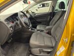 Volkswagen Golf 2018 Keltainen