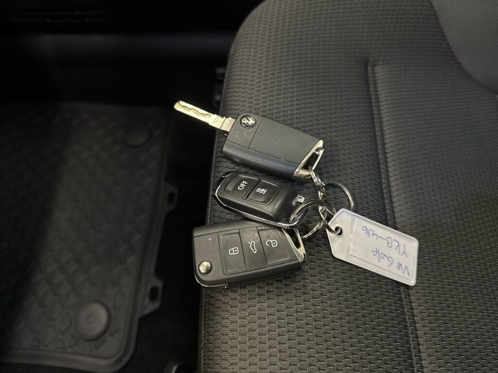 Volkswagen Golf 2018 Keltainen