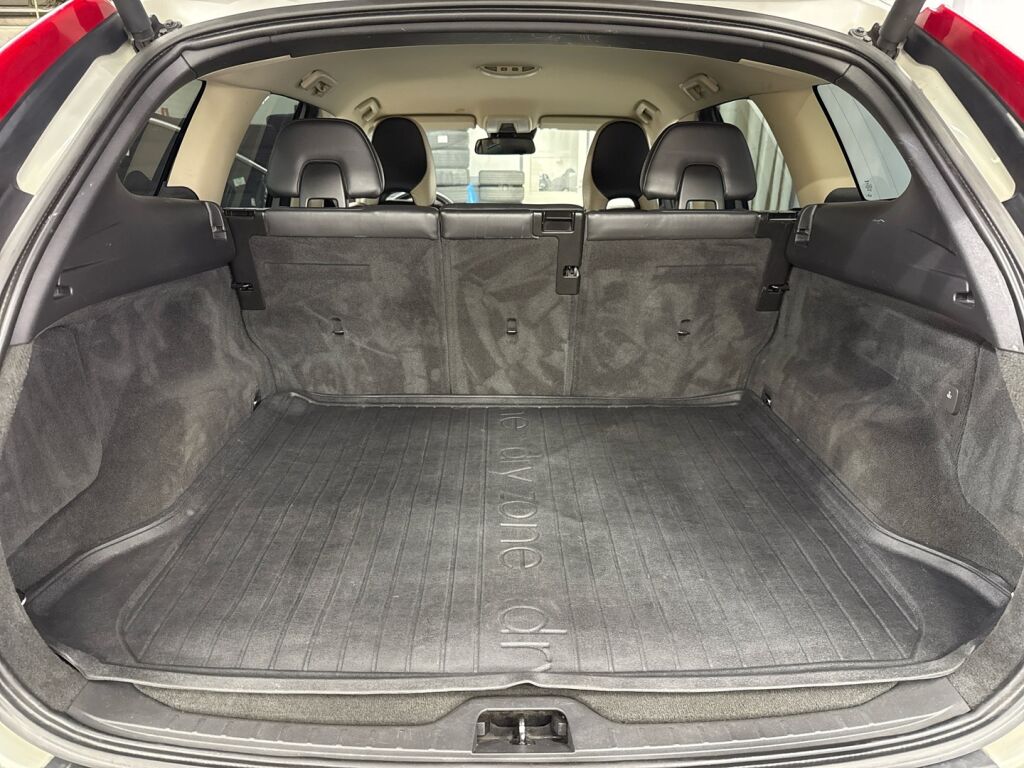 Volvo XC60 2011 Valkoinen