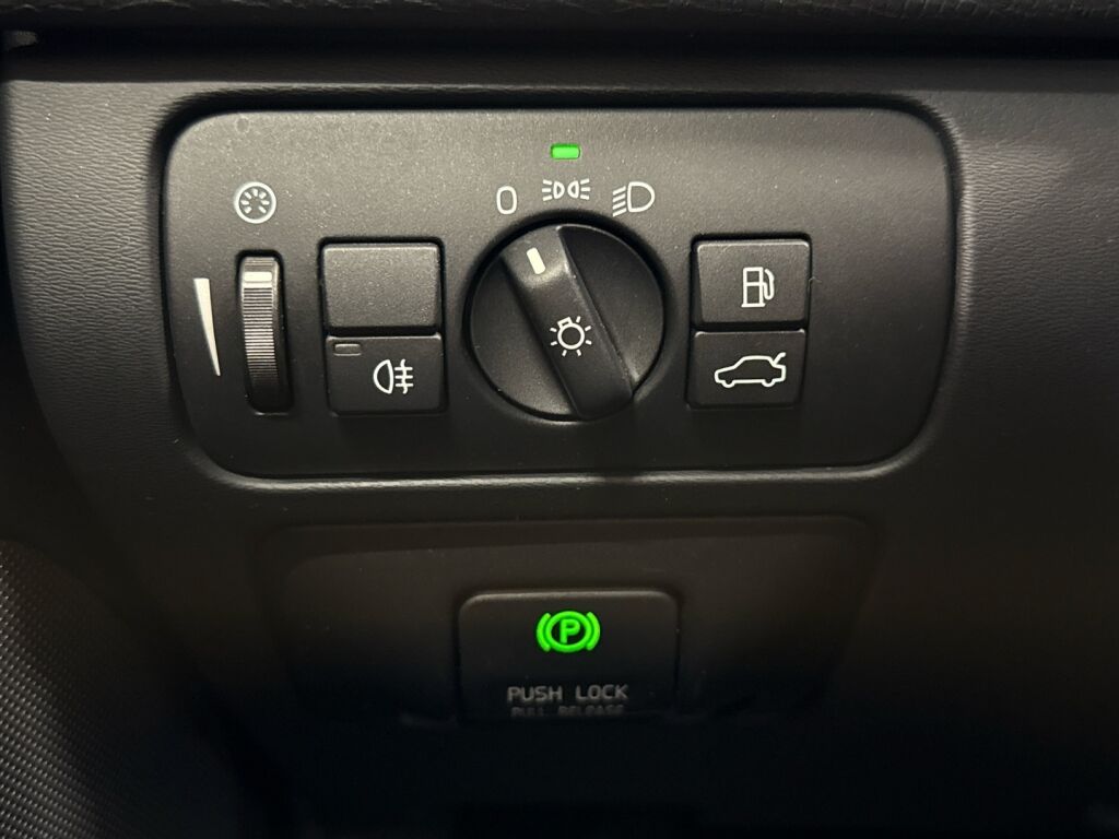 Volvo XC60 2011 Valkoinen