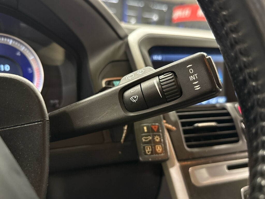 Volvo XC60 2011 Valkoinen