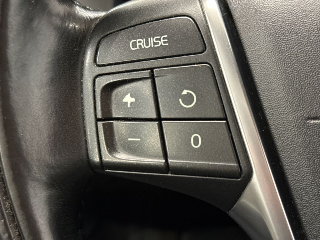 Volvo XC60 2011 Valkoinen