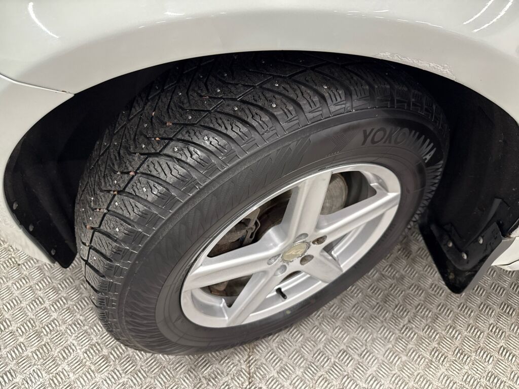 Volvo XC60 2011 Valkoinen