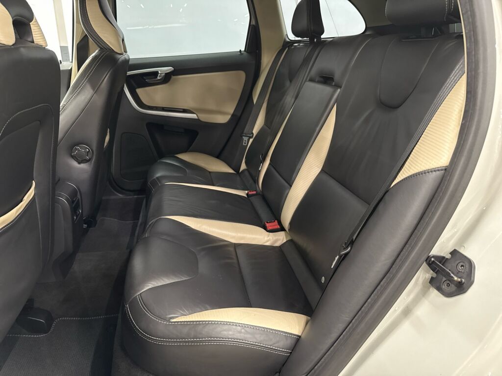 Volvo XC60 2011 Valkoinen