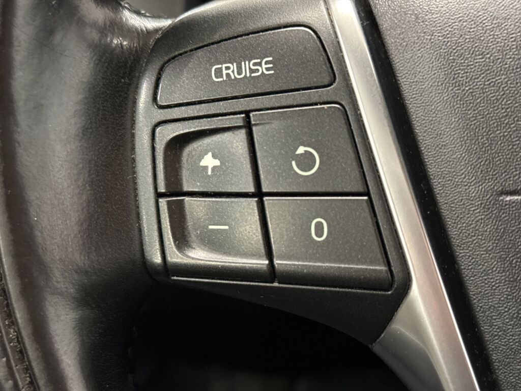 Volvo XC60 2011 Valkoinen