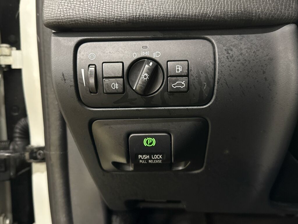 Volvo XC60 2011 Valkoinen