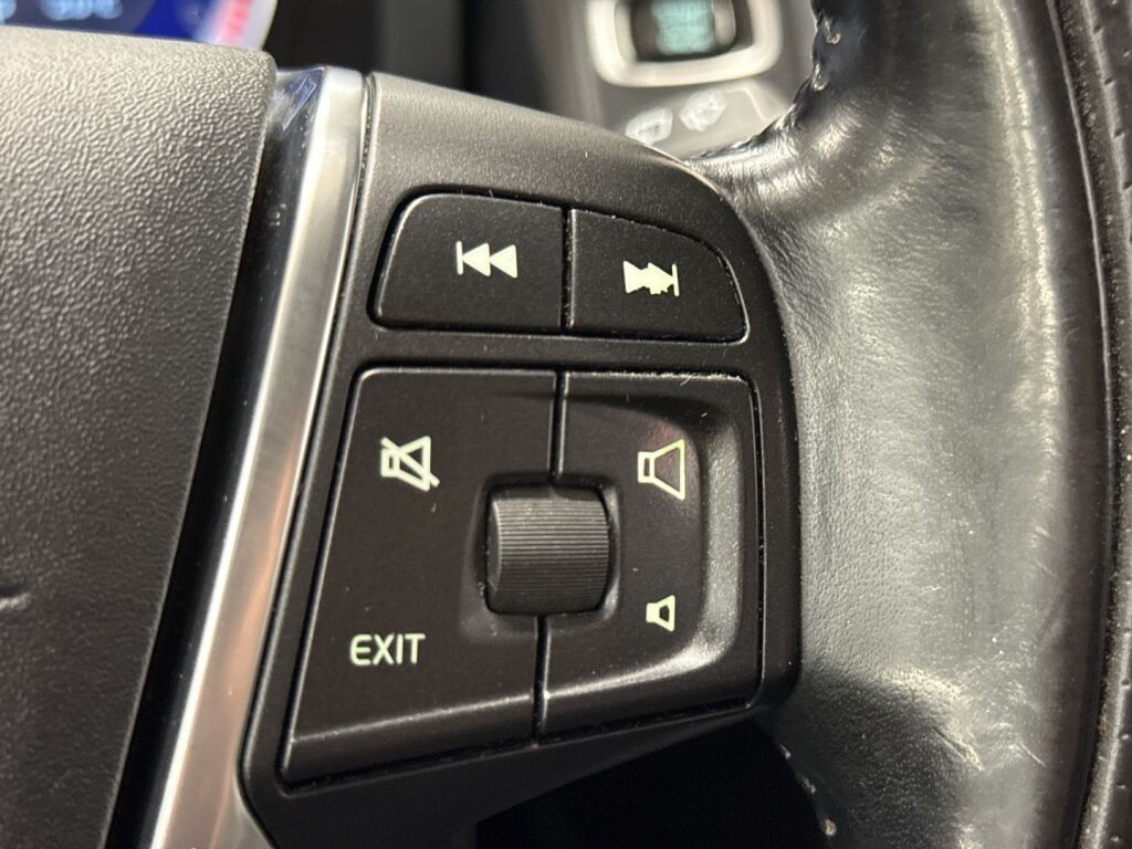 Volvo XC60 2011 Valkoinen