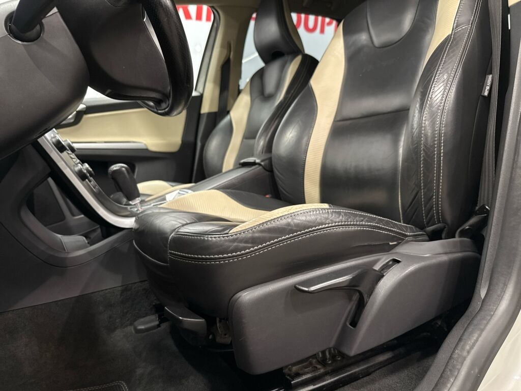 Volvo XC60 2011 Valkoinen