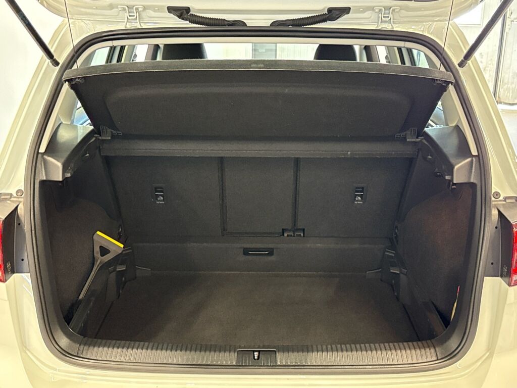 Volkswagen Golf Sportsvan 2018 Valkoinen