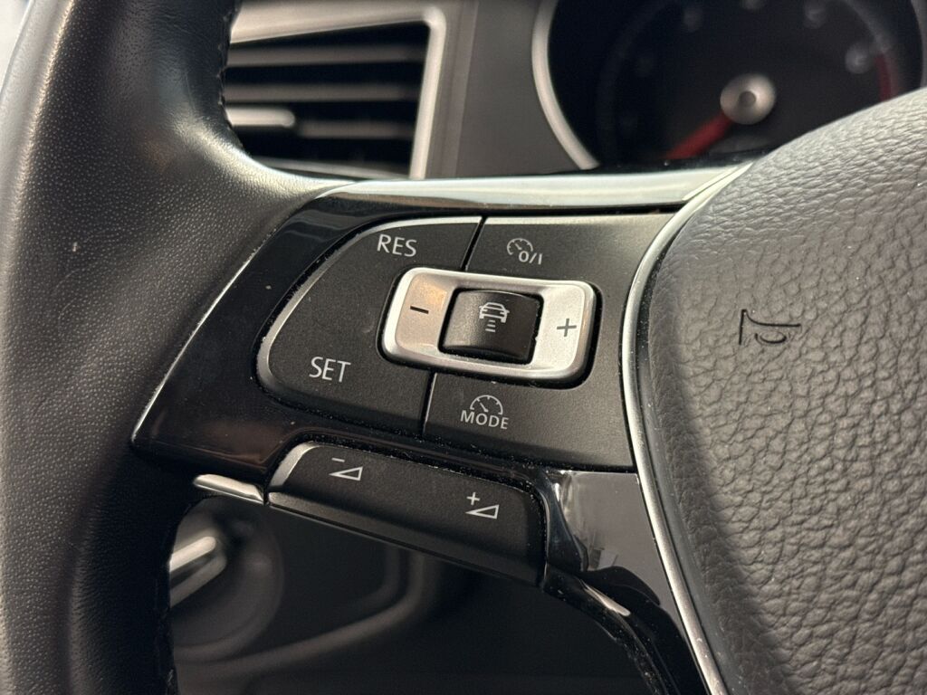 Volkswagen Golf Sportsvan 2018 Valkoinen