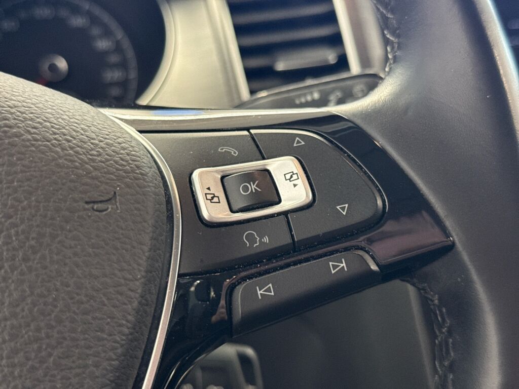 Volkswagen Golf Sportsvan 2018 Valkoinen