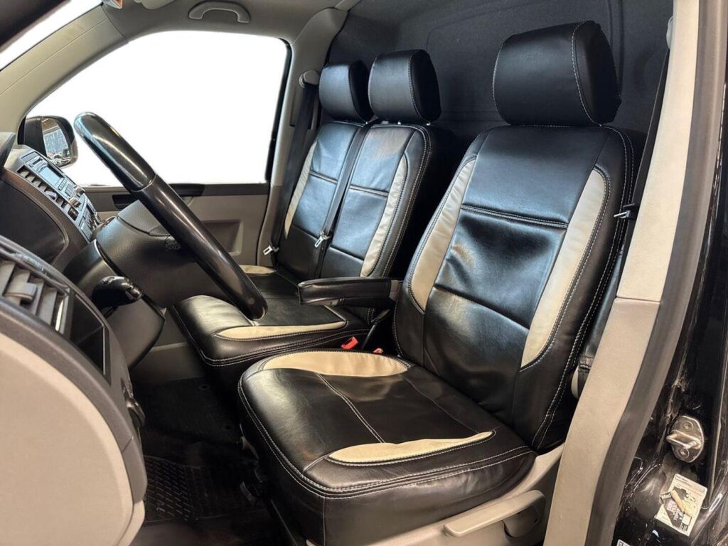 Volkswagen Transporter 2012 Musta