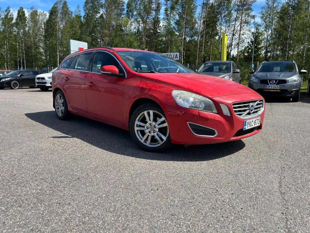 Volvo V60 2011 Punainen