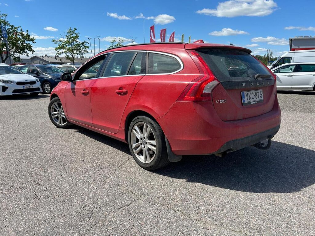 Volvo V60 2011 Punainen