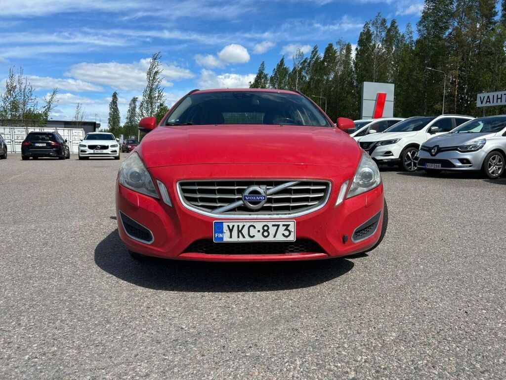 Volvo V60 2011 Punainen