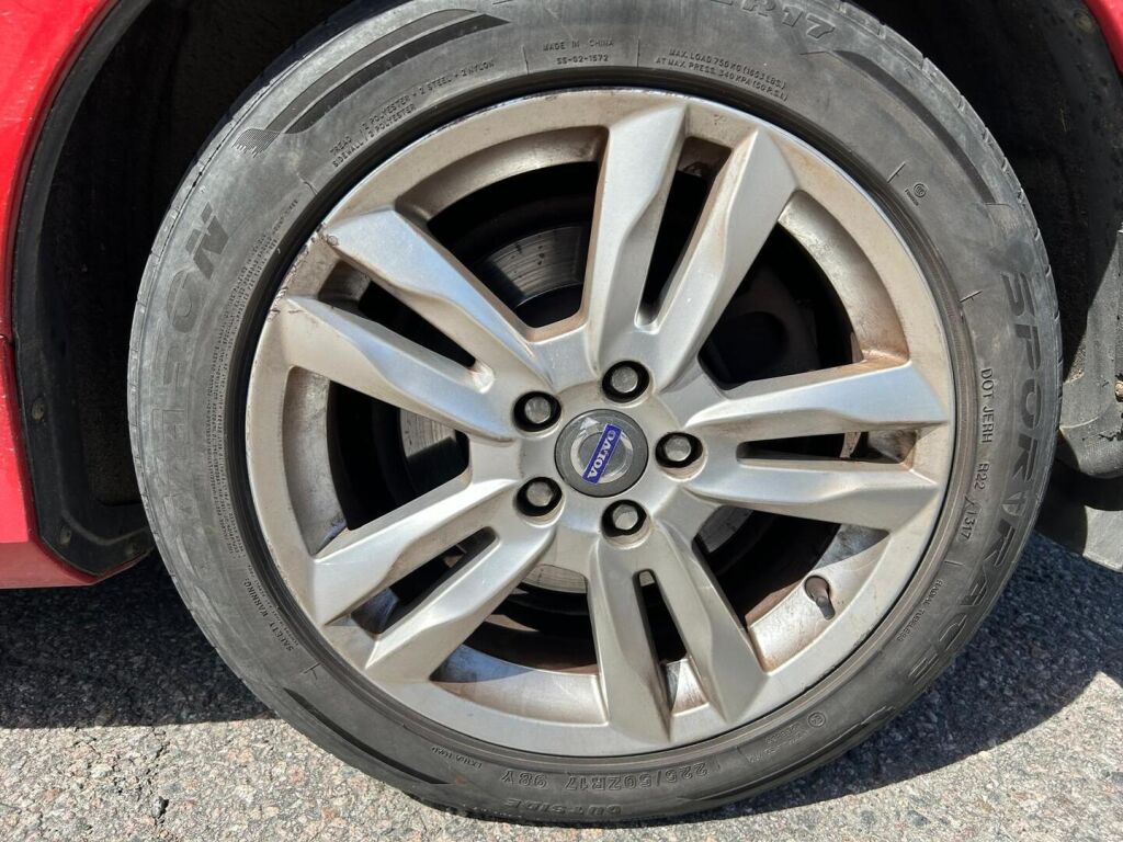 Volvo V60 2011 Punainen