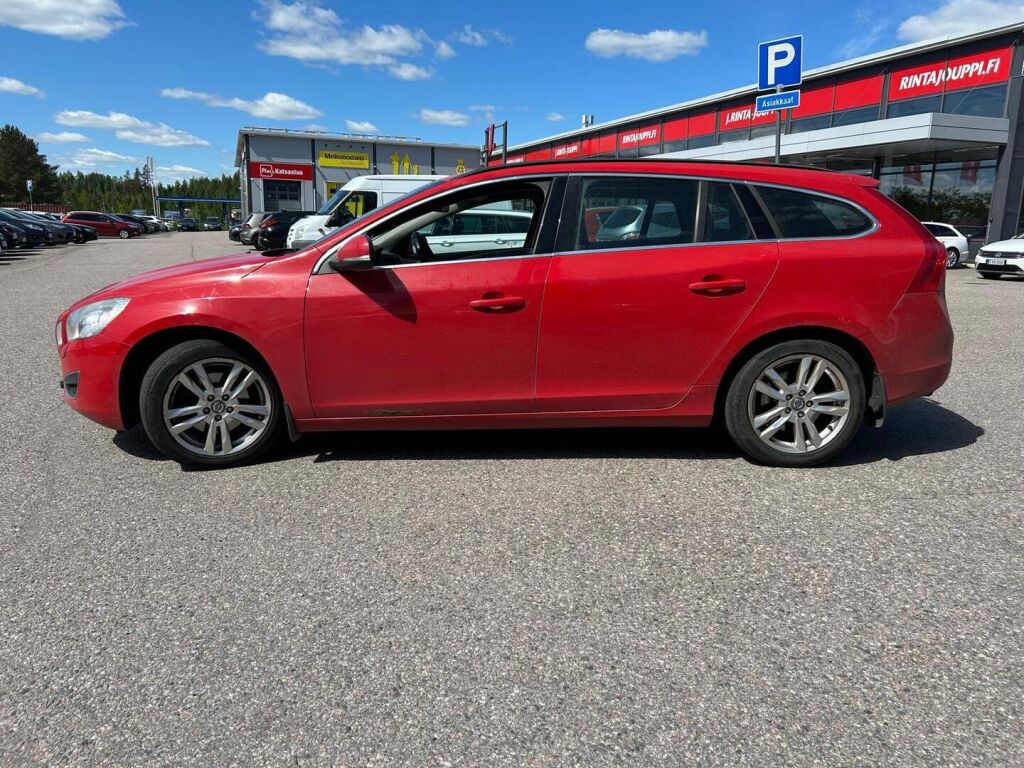 Volvo V60 2011 Punainen