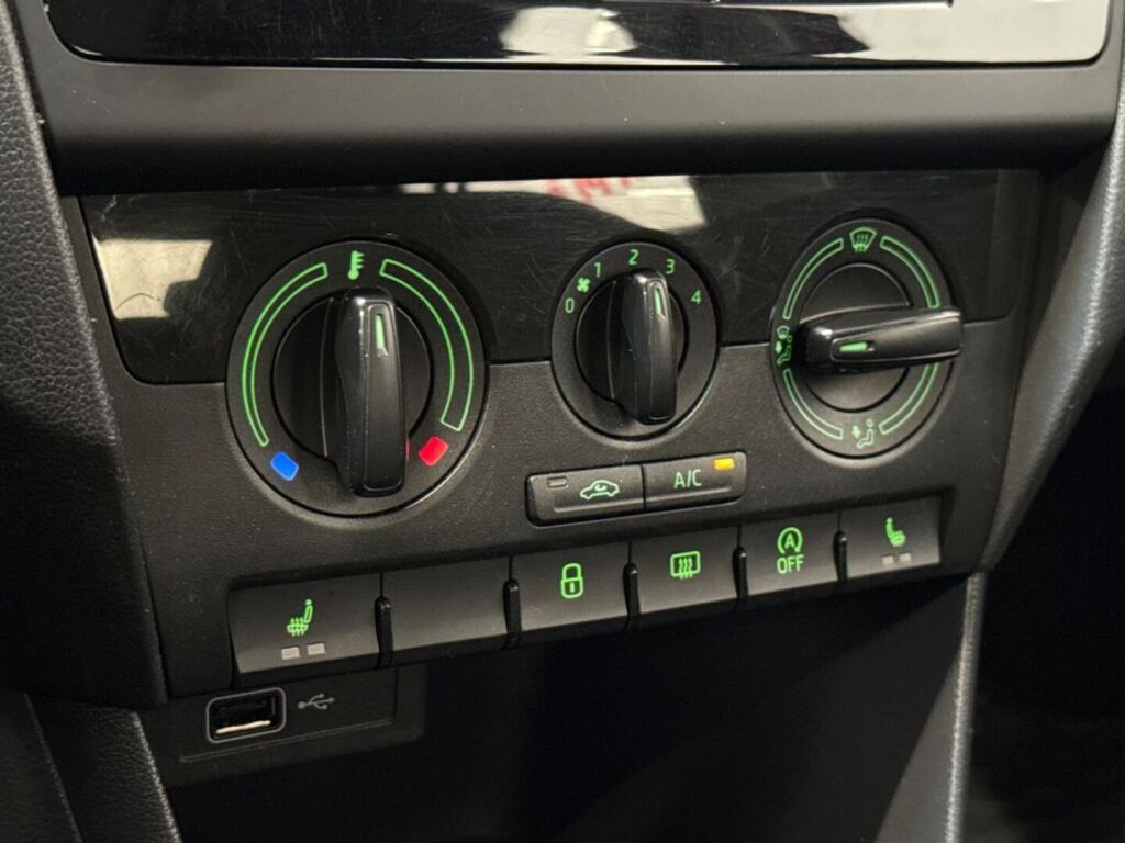 Skoda Rapid 2018 Punainen