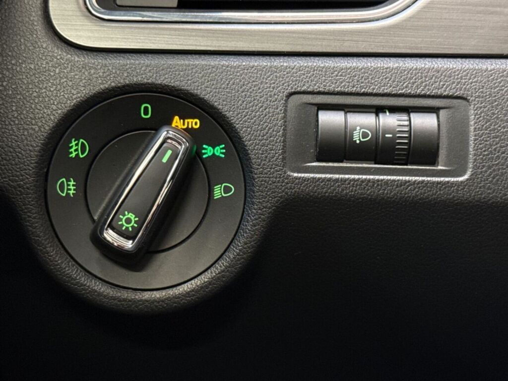 Skoda Rapid 2018 Punainen