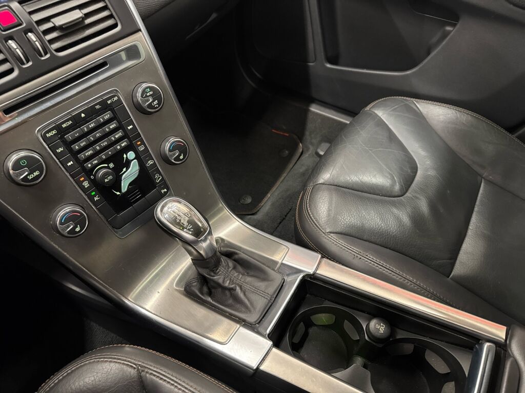 Volvo XC60 2013 Musta