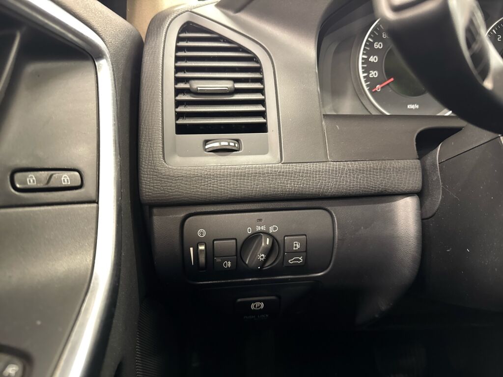 Volvo XC60 2013 Musta