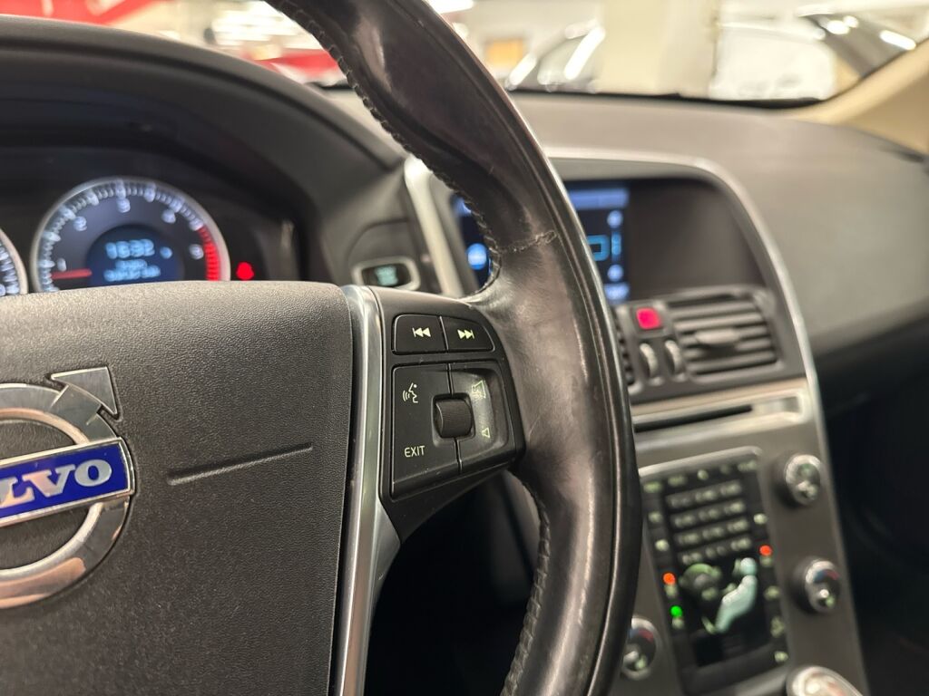 Volvo XC60 2013 Musta