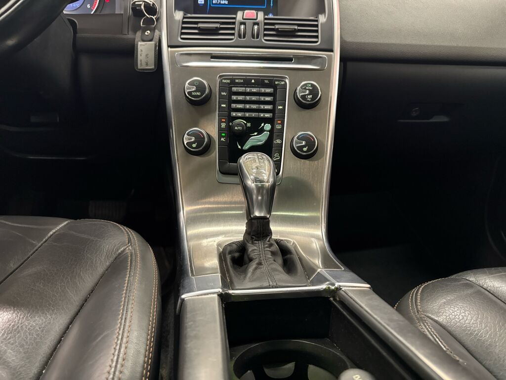 Volvo XC60 2013 Musta