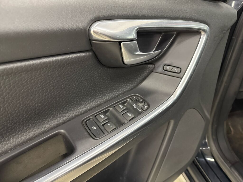 Volvo XC60 2013 Musta