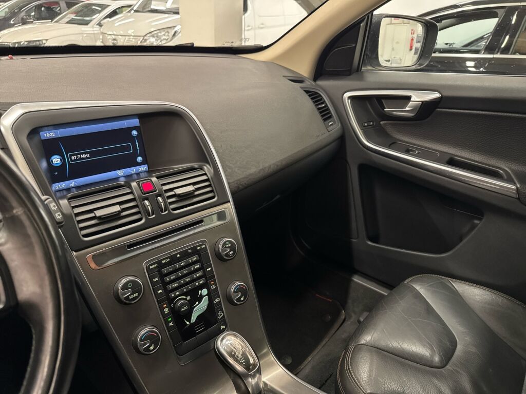 Volvo XC60 2013 Musta