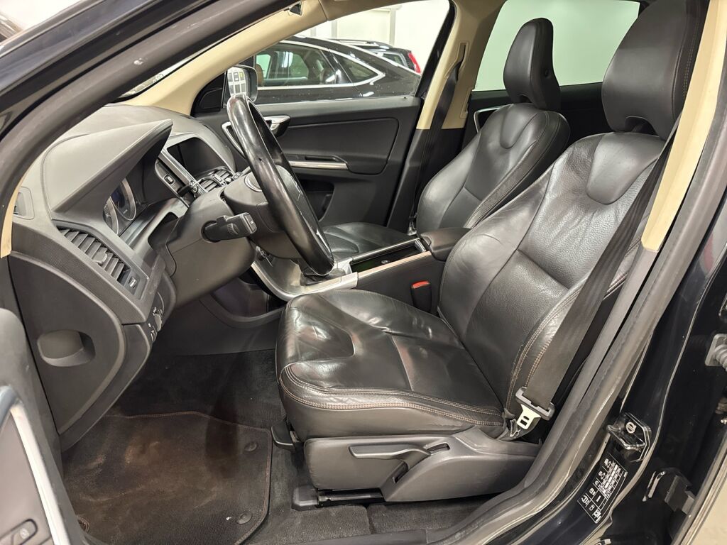 Volvo XC60 2013 Musta