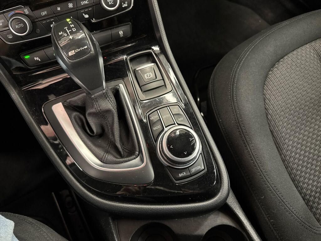 BMW 225 2017 Valkoinen