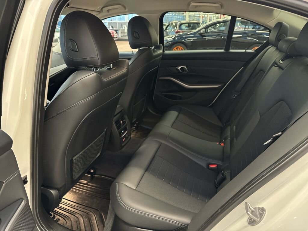 BMW 330 2020 Valkoinen