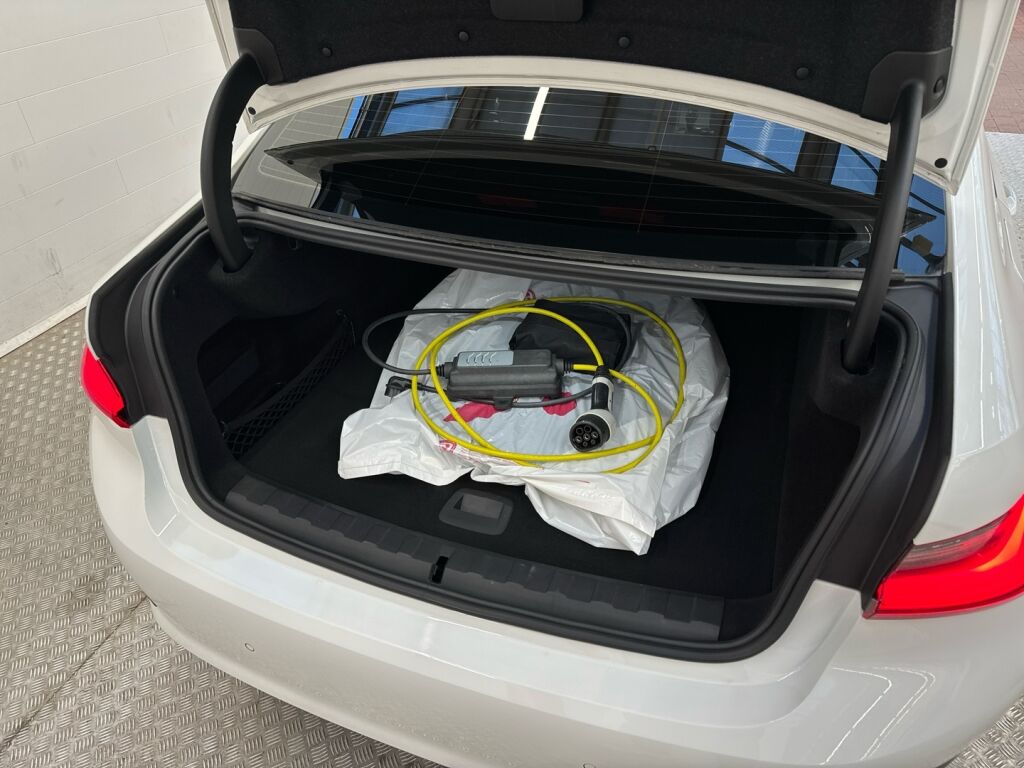 BMW 330 2020 Valkoinen