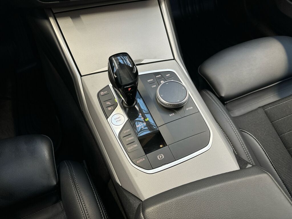 BMW 330 2020 Valkoinen