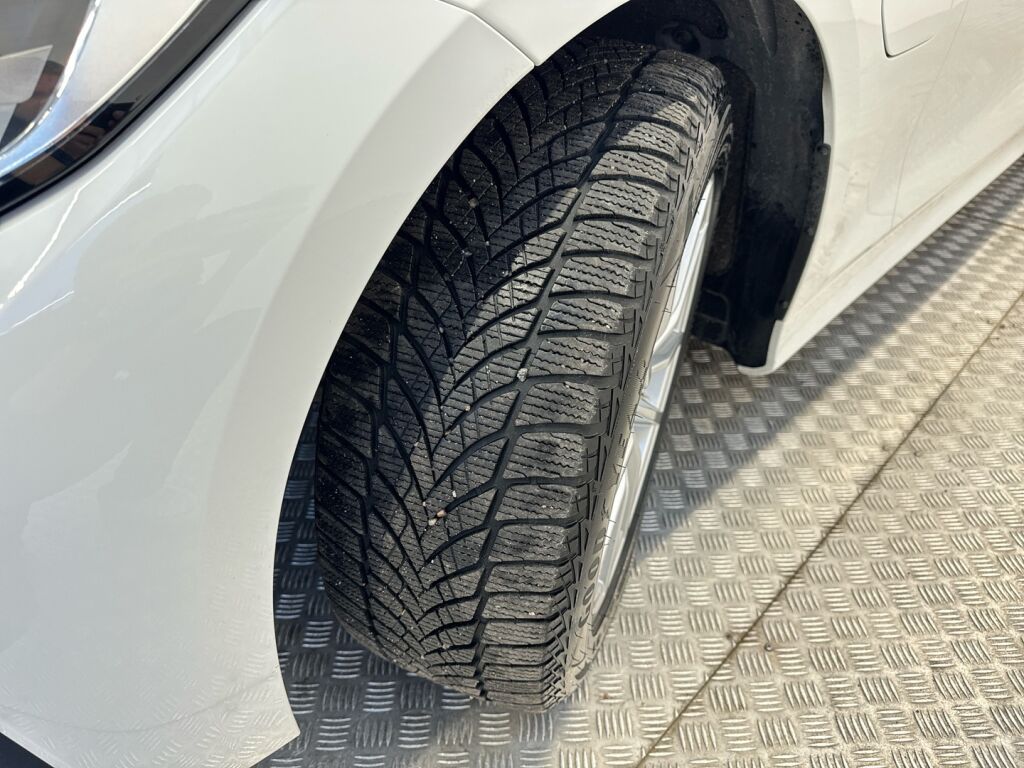 BMW 330 2020 Valkoinen