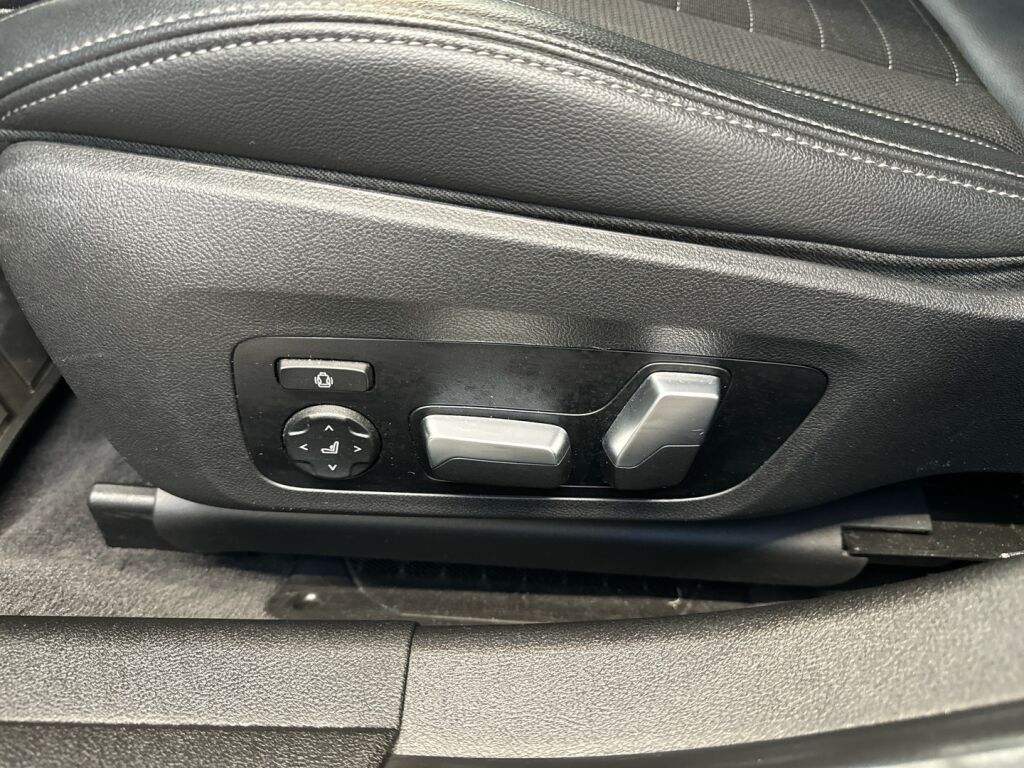 BMW 330 2020 Valkoinen