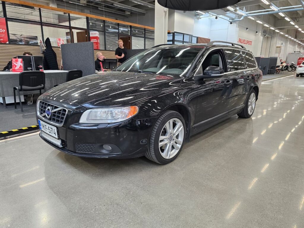 Volvo V70 2011 Musta