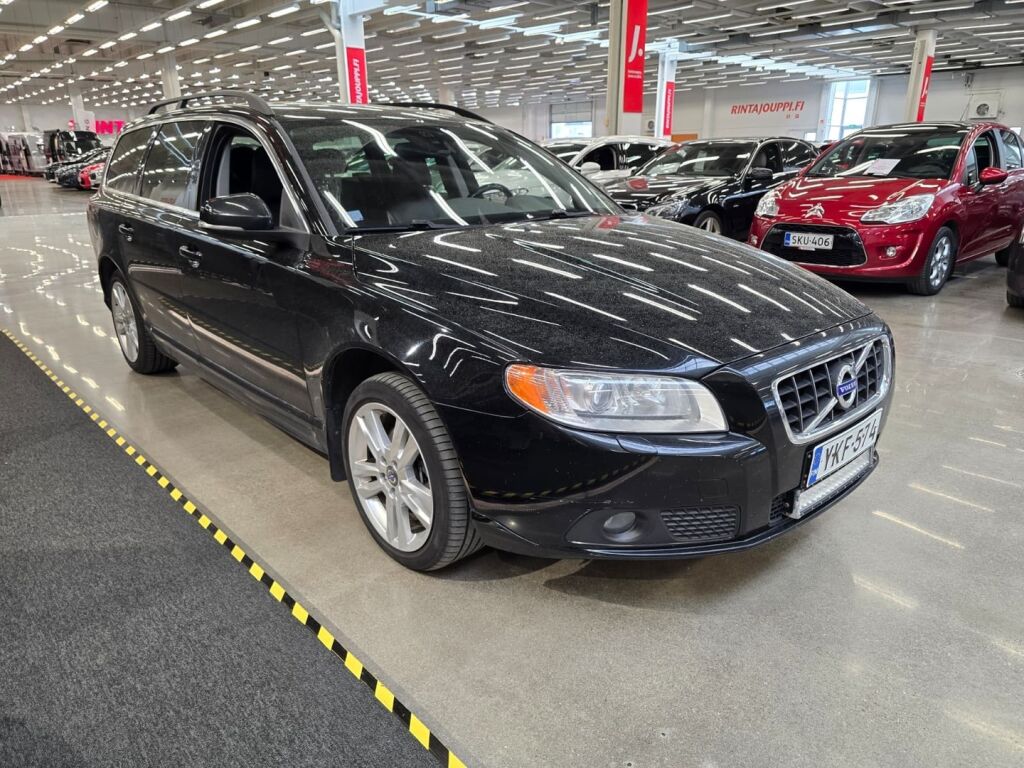 Volvo V70 2011 Musta