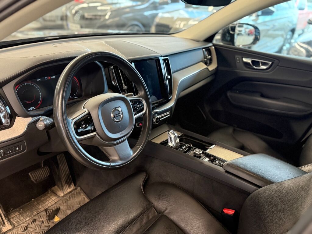 Volvo XC60 2018 Musta