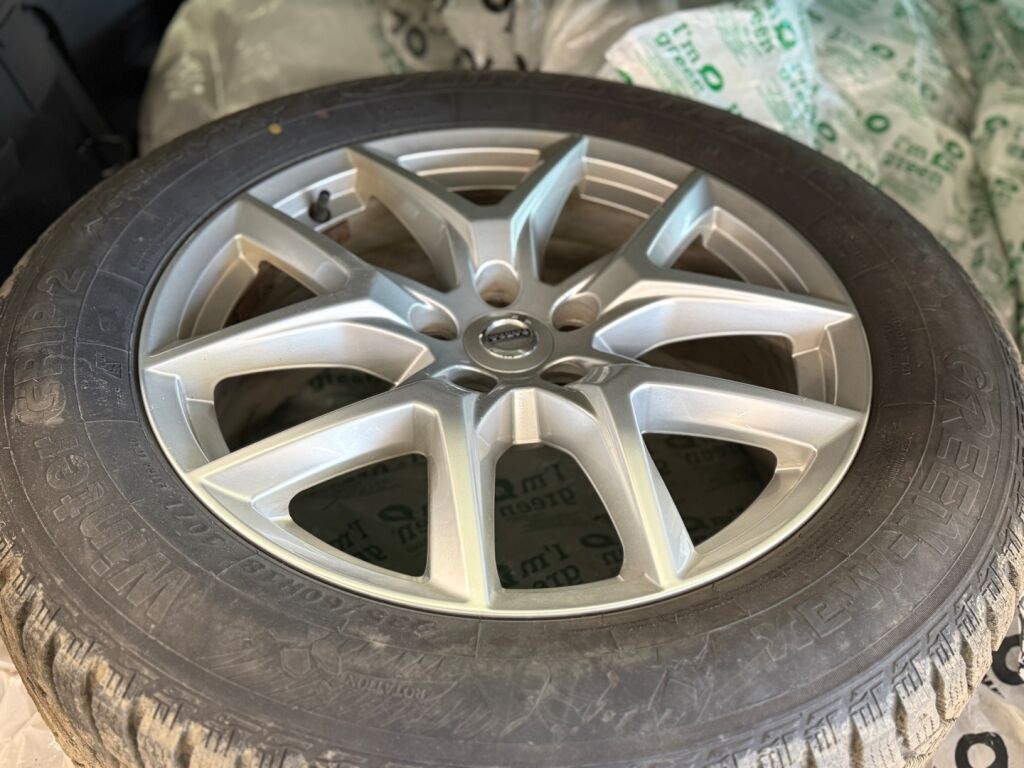 Volvo XC60 2018 Musta