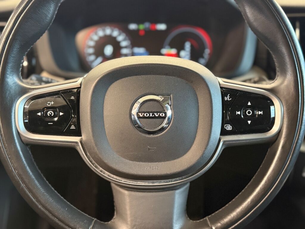 Volvo XC60 2018 Musta
