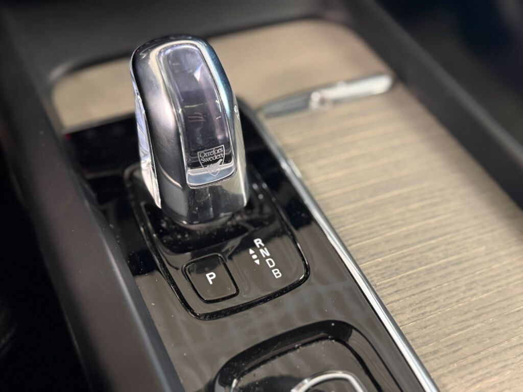 Volvo XC60 2018 Musta