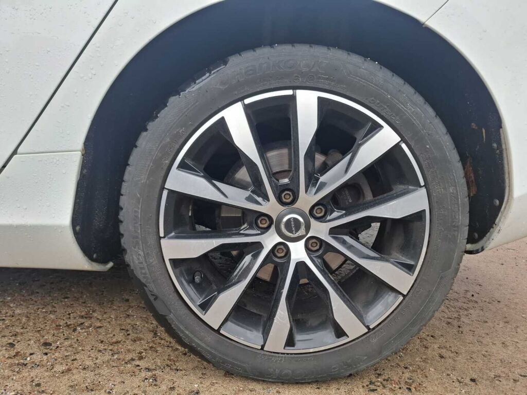 Volvo V40 2019 Valkoinen