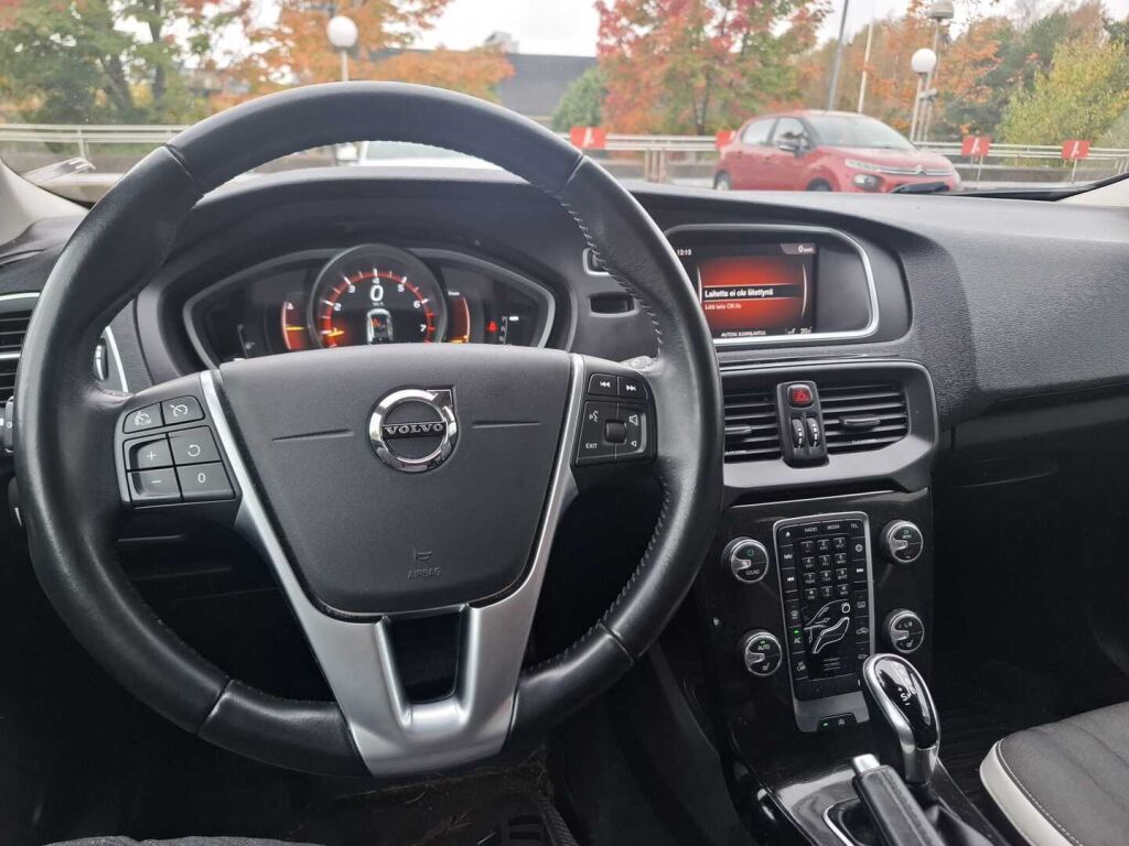 Volvo V40 2019 Valkoinen