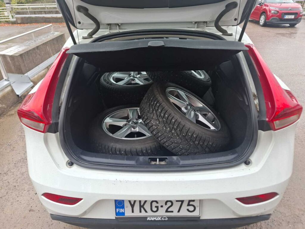 Volvo V40 2019 Valkoinen